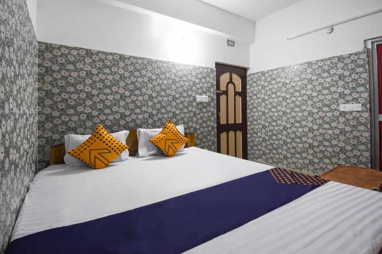 Готель Oyo 73902 Vyttila Residency Kochi Екстер'єр фото